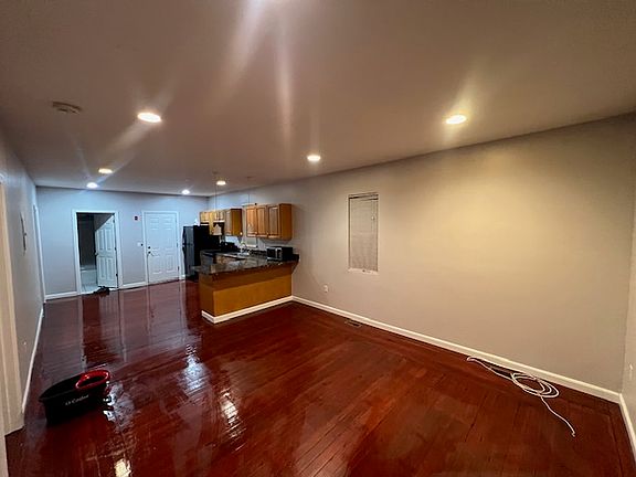3rd image of 109 Pleasant St Floor 3