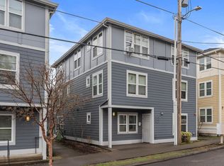 11927 SE Ash St, Portland, OR 97216