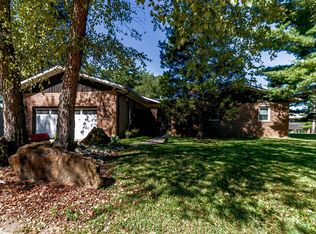 5677 Woods Ln, Newburgh, IN 47630