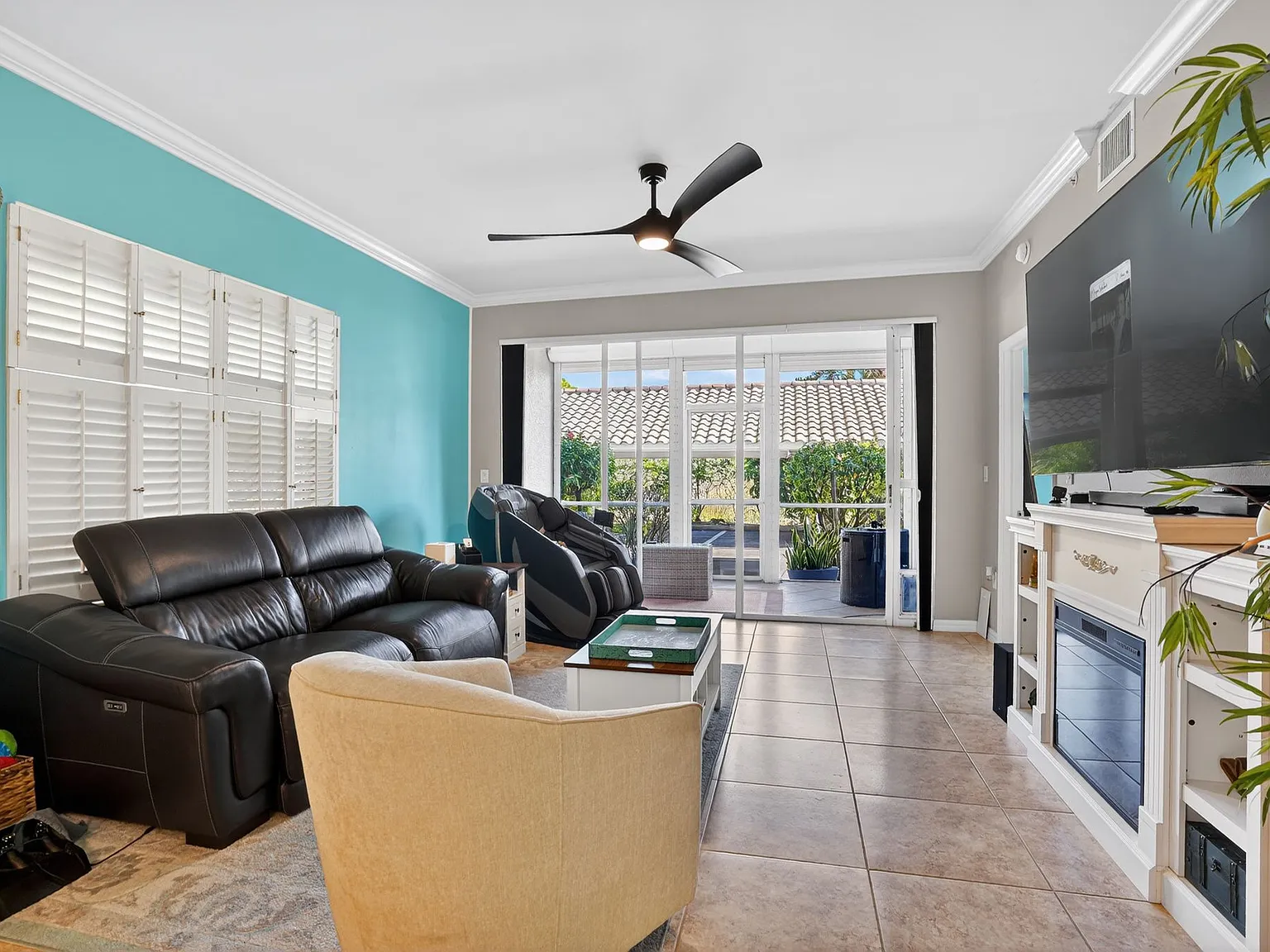 519 Roma Ct — Photo 3
