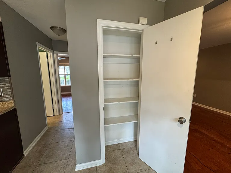 7327 Albert St — Photo 19