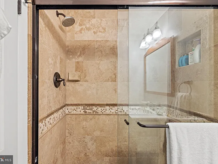 1001 N Vermont St #105 — Photo 30