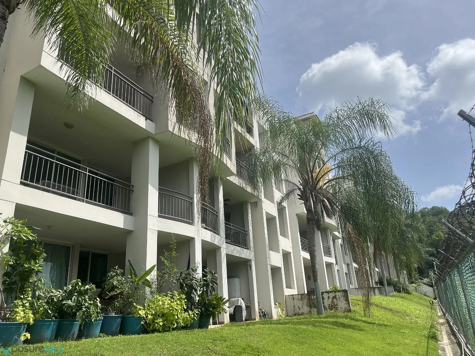 Sea View (Condominio) — Photo 2