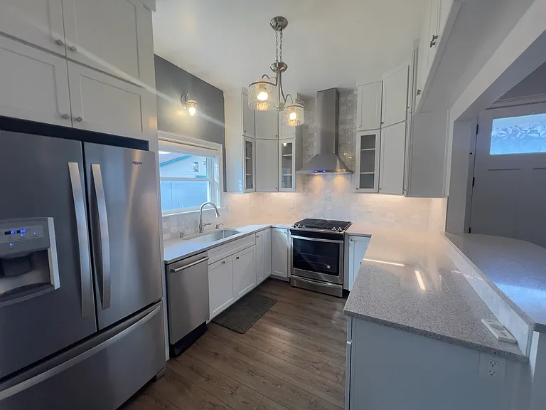 967 Montgomery St — Photo 4