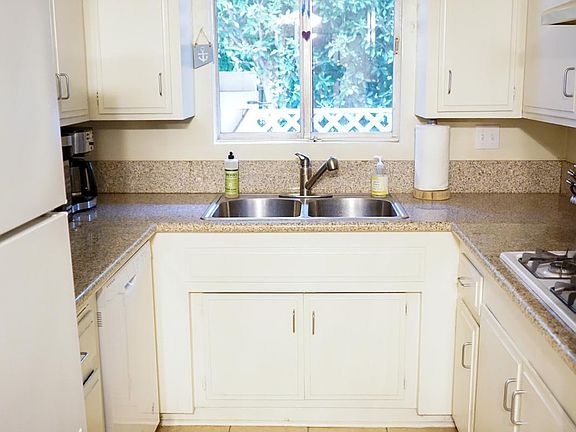 3rd image of 11921 Kiowa Ave APT 3