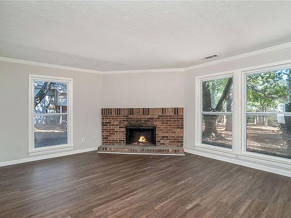 3rd image of 4326 Idlewood Ln