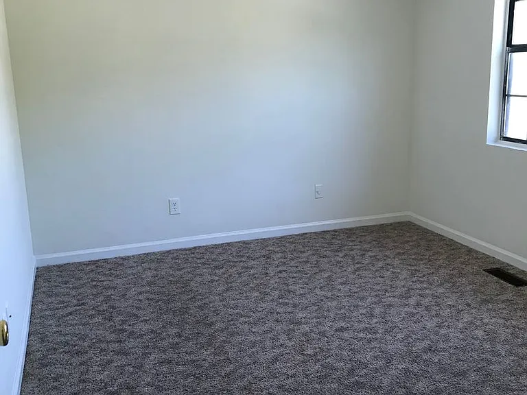 2093 Lenoa Ln — Photo 6