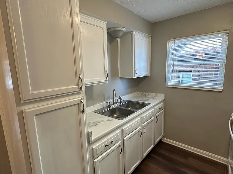 2911 Euclid Ave #2 — Photo 12