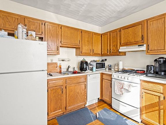 2nd image of 34 Foster St #34