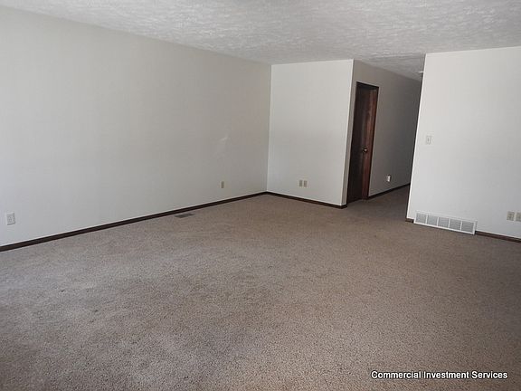 3rd image of 1204 Hahn Ct