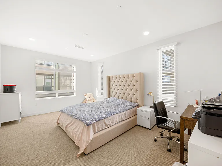 2402 Nolita — Photo 3