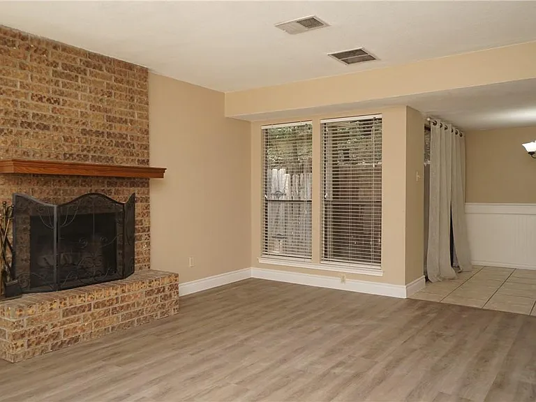 6525 Hart Ln — Photo 4