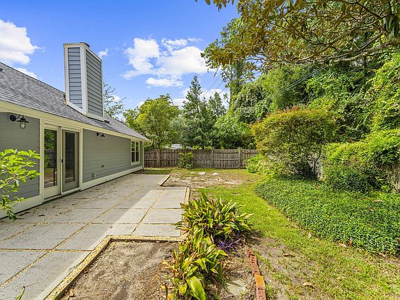 5th image of 1124 Honeysuckle Ct
