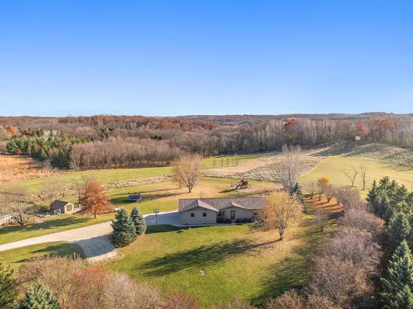 9528 115th St NW, Pine Island, MN 55963