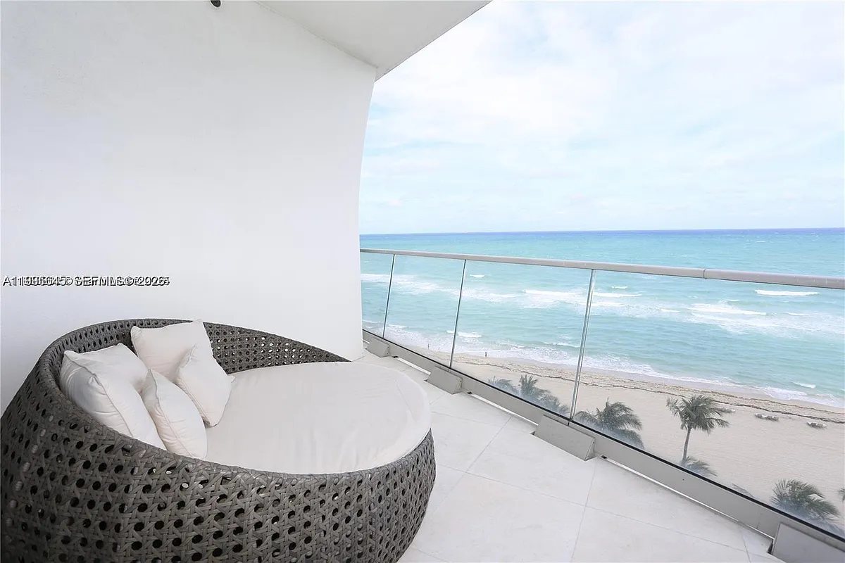 Building Photo - 16901 Collins Ave #904