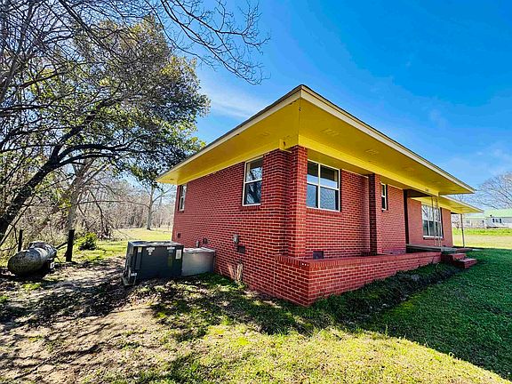 2nd image of 105 McLeod Rd