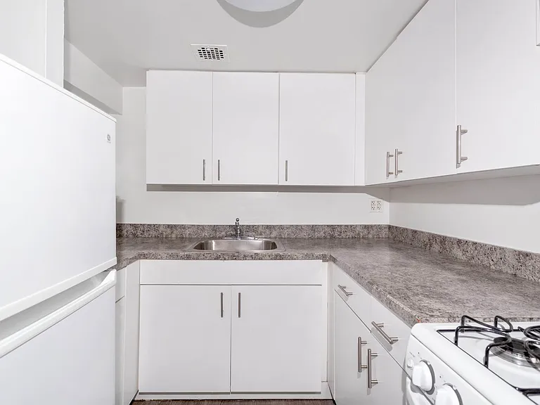 88 Fulton St #711 — Photo 5