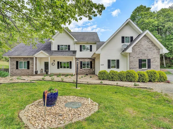 120 Stonelea Dr, Troutville, VA 24175
