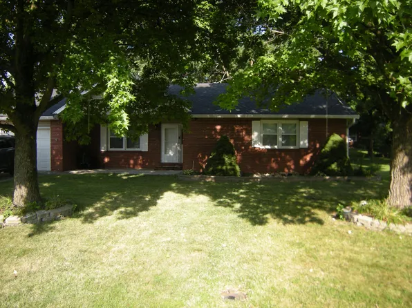 621 Hawthorn St, Centralia, MO 65240