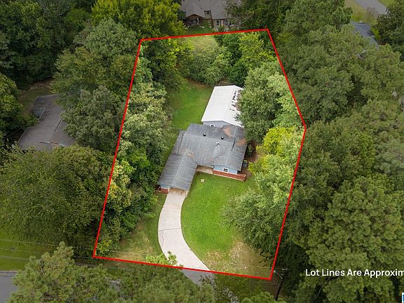 3rd image of 2160 Larchmont Cir