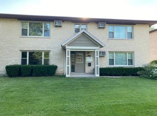 9S334 Nantucket Dr #1, Darien, IL 60561