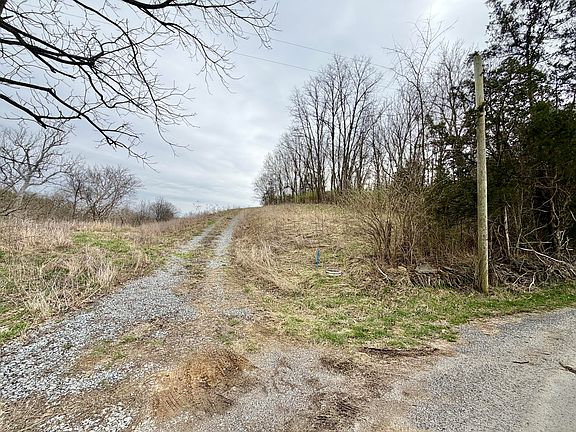 2nd image of 914 Sylvandell Rd
