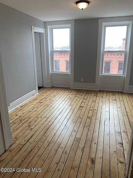 4th image of 1406 5th Avenue