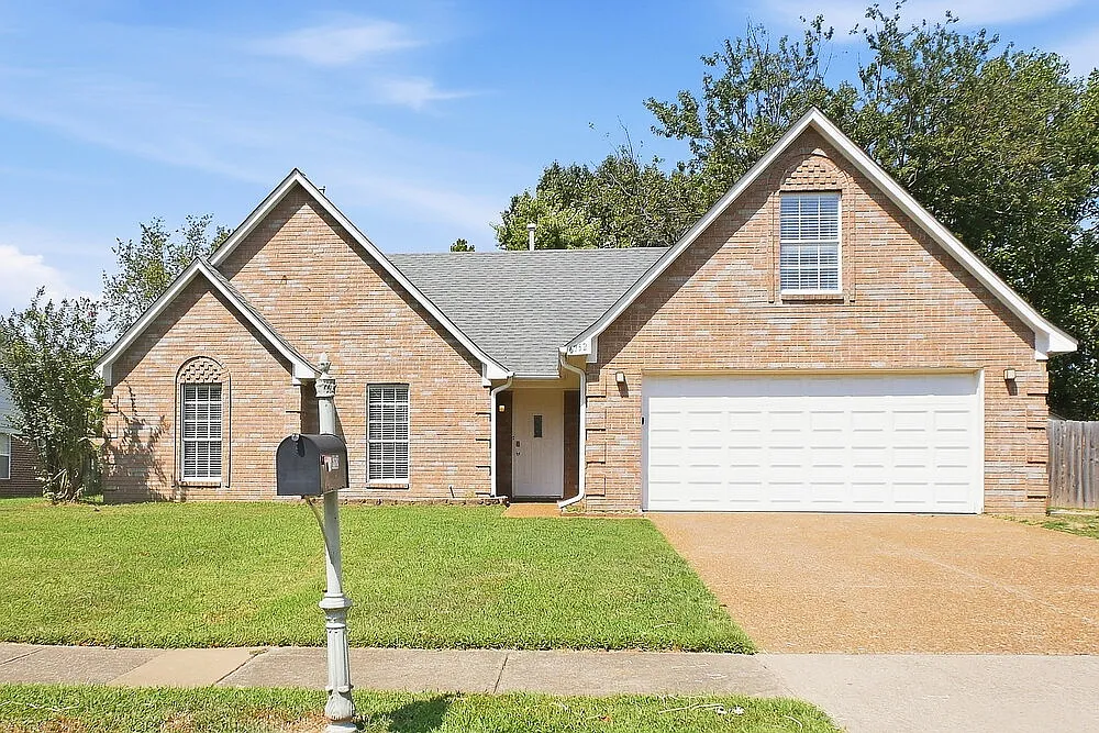 5 bed, 2.0 bath, 2008 sqft, $2,180 — Photo 1