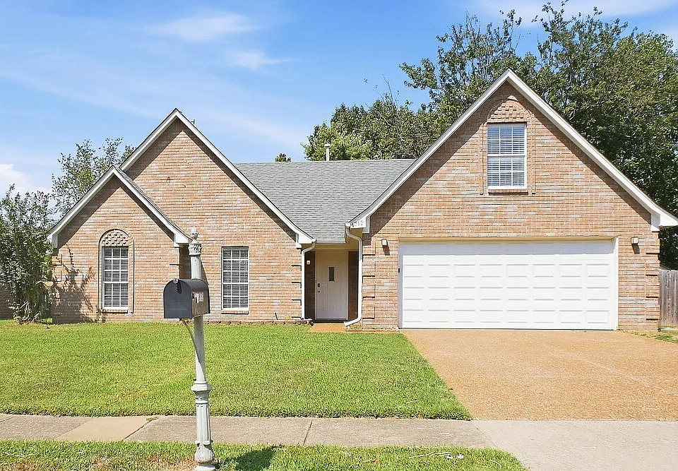 6752 Oakmoor Cir S