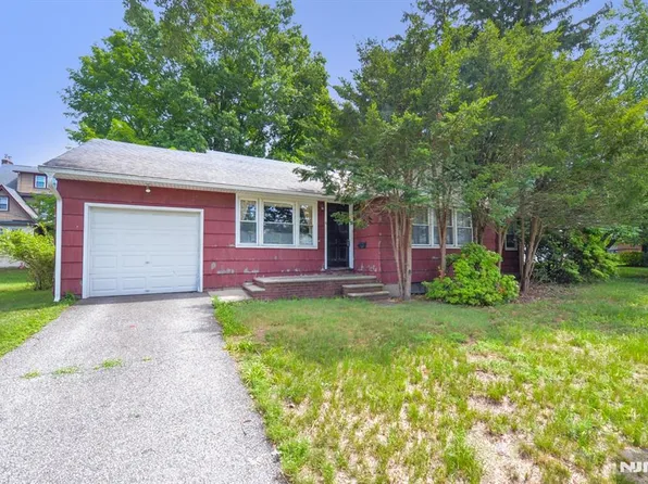 6 Central Avenue, Demarest, NJ 07627