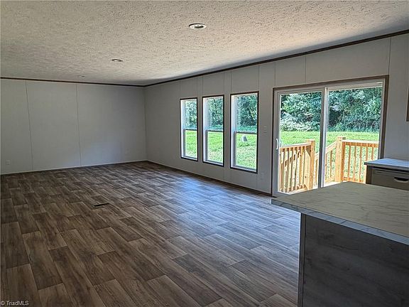 5th image of 125 Luffman Rd