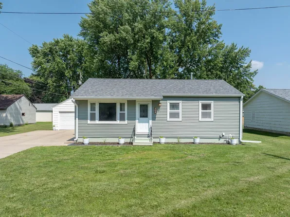 404 Sutton Ave, Elk Run Heights, IA 50707