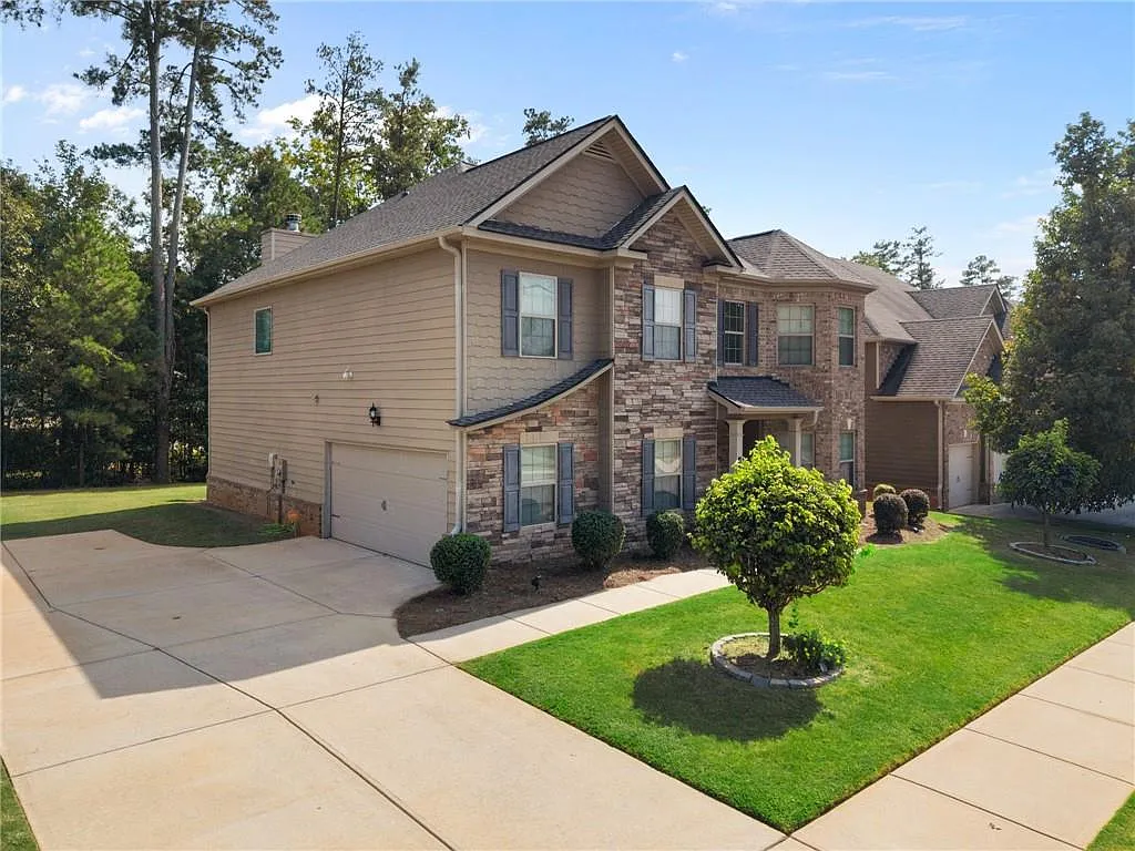 4 bed, 2.5 bath, 2630 sqft, $2,450 — Photo 4