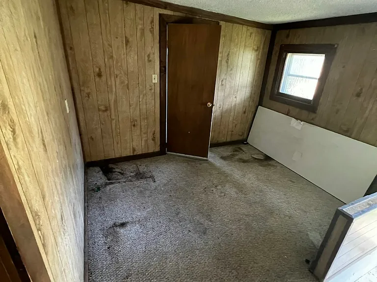 403 E Division St — Photo 21