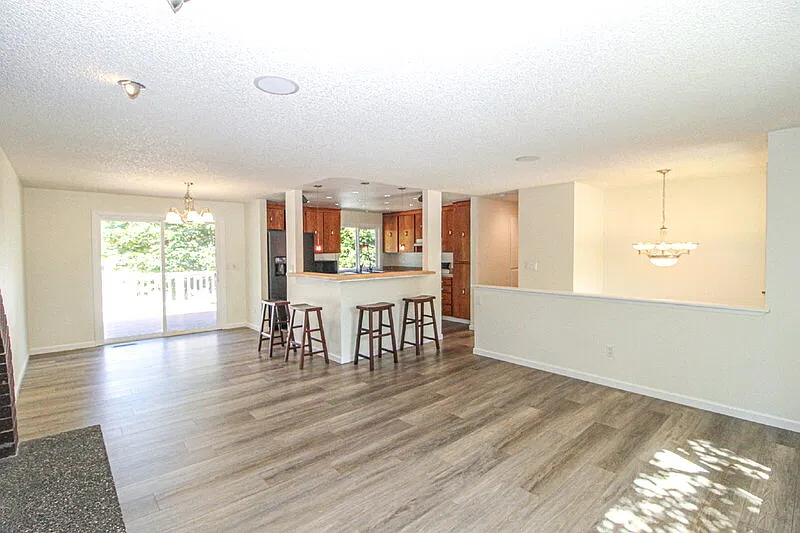 4 bed, 2.0 bath, 1890 sqft, $3,700 — Photo 4