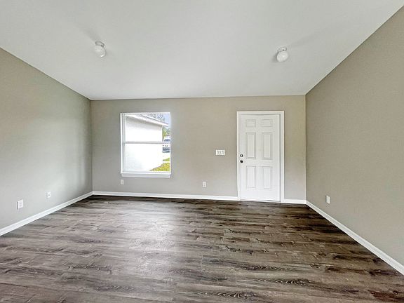 2nd image of 926 Anaconda Ave S