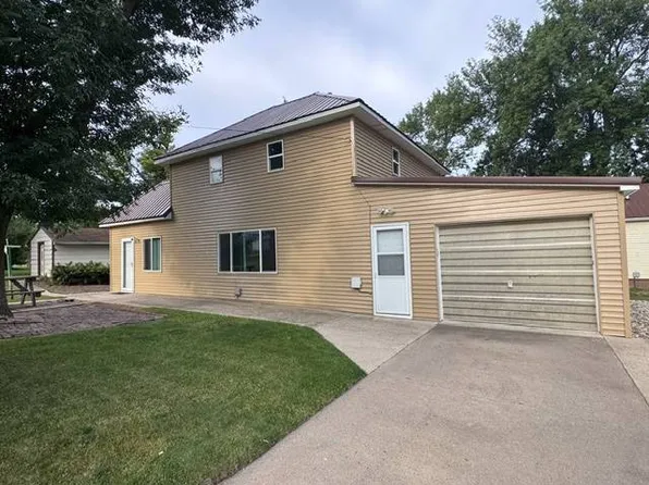 215 2nd St S, Bristol, SD 57219