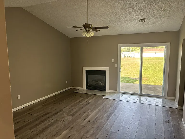 308 N Grimes St — Photo 3