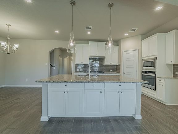 4th image of 114 Escondido
