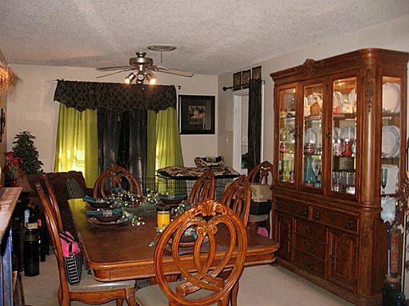 5th image of 145 Lawrence Cir