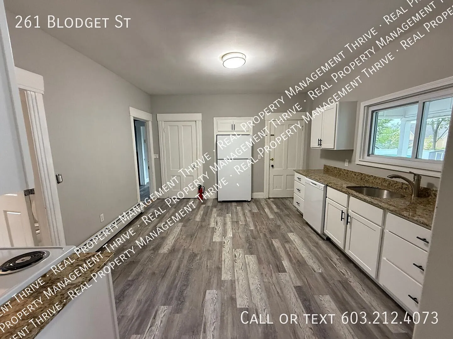 Stunning 3BR Main floor unit with 2 parking spots — Photo 1