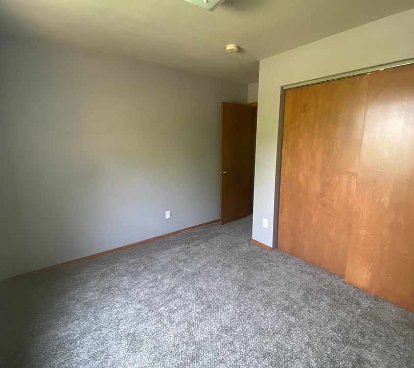 1st image of 809 E Glacier Peak Dr