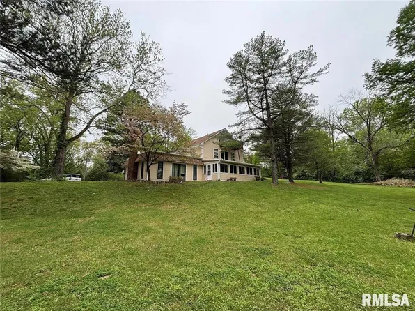 737 N Hickory St, De Soto, IL 62924