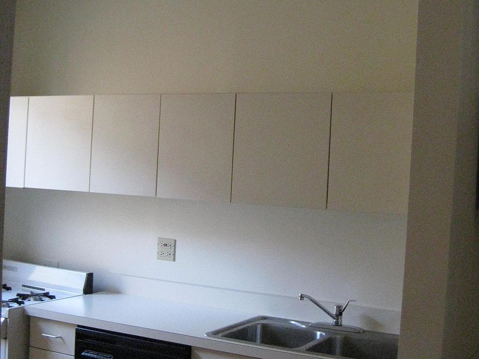 Kitchen South Wall