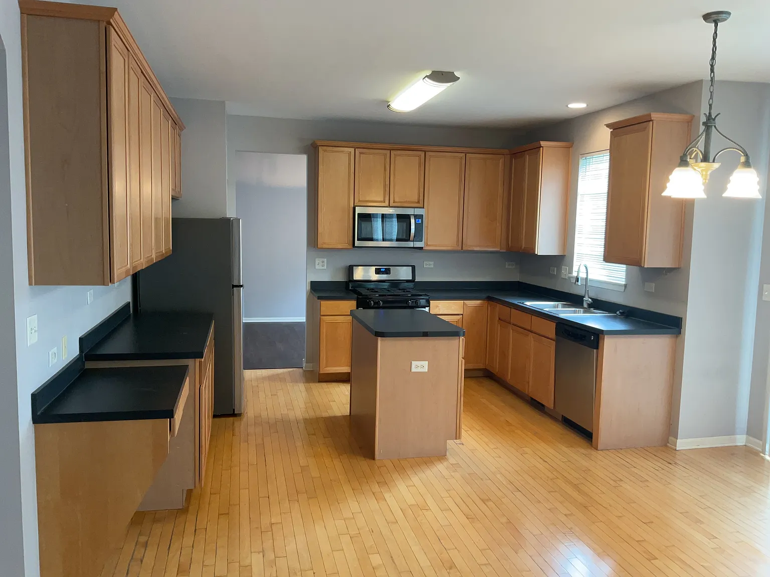 4 bed, 2.5 bath, 2394 sqft, $3,430 — Photo 2