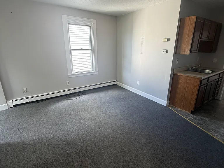 598 Brock Ave — Photo 4