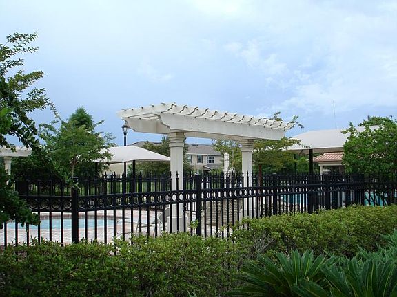 4th image of 801 S Black Cherry Dr