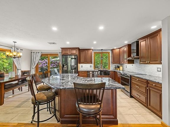 3rd image of 26 Brookings Dr