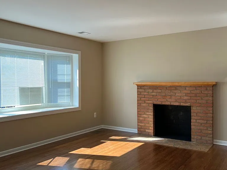 313 Valley View Ave SW — Photo 2
