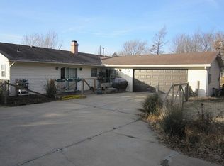 911 E Monroe Ave, Garnett, KS 66032